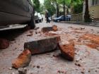 Перник снимка: тухли и отломки от земетресението
