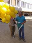 Пуснаха жълти балони в небето над Перник 08_1439536626