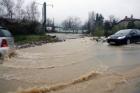 Реката в Перник се задръсти заради пороя 09_1443163262