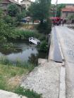 Автомобил е паднал в река Струма 06_1466442344
