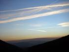Небето над Перник разрязано от самолетни следи