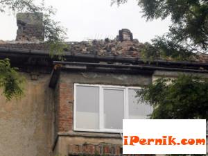 Пострадала от трусовете къща в Перник