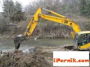 Започна укрепване на бреговете на река Струма сн. pernikmedia.net