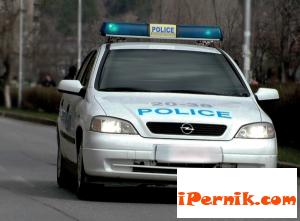 Перник полицейска кола в акция