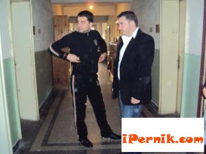 Фолкпевецът Борис Дали по "пернишки" с официалния си анцунг