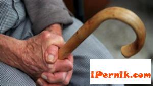 Перник - възрастна жена пребита от племеника си за пари