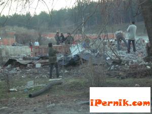 Като мравки, роми плъзнаха в сградите на Топливо
