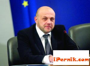 само 34 успяха да получат еднократните помощи след земетресението.Чрез съд.