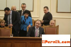 Приеха оставката с 201 на 4(въздържали се) 02_1361433880
