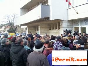 Недоверието към властта в Перник ескалира 02_1362035400
