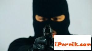 Въоръжен грабеж на денонощен магазин в Изток 04_1365070710
