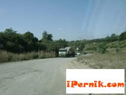 Ремонтират пътя Перник - София през Бучино 05_1367671983