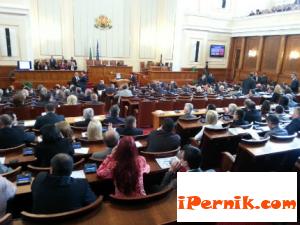 Със 121 депутати откриха заседанието на НС 05_1369810814