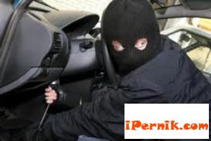 Перничанин е задържан в момент на кражба на лек автомобил 01_1390379643