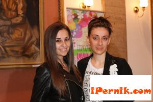 Абитуриентка  спечели тоалет от Салона на изкуствата в Перник 04_1396874922