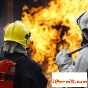 Входна врата и носеща греда са изгорели при пожар в  с. Д. Диканя 04_1397638646