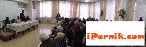 Дома за възрастни хора в Радомир беше посетен от младежките организации на БСП в Перник и Радомир 04_1397718186