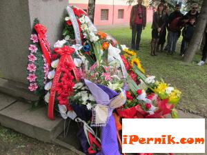 Точно в 12 часа Перник бе огласен от воя на сирените 06_1401709272