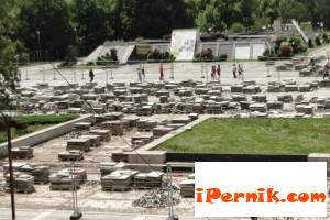 Община Перник разпродава демонтираните плочки