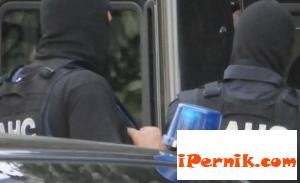 Двама души бяха задържани с 30 кг таблетки амфтетамин в Перник 07_1404283791