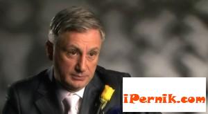Денди е сърдит на родителите и сестра си, и се отказа от тях