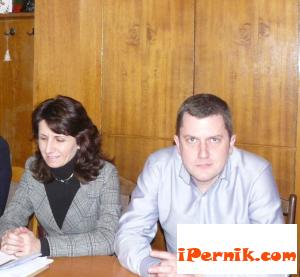 Вече има фирма, която ще ремонтира спортна зала “Дружба” в Перник 08_1407390028