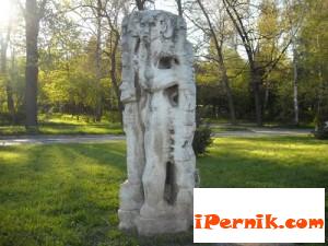 Слагат склуптури от мрамор в Перник 09_1410165708