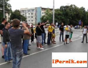 Футболни фенове ще се опитат да помогнат на отбора си 11_1415624672