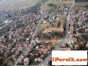Връщат съкратена от полицията в Брезник 11_1415696926