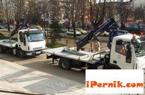 Събират автомобили от тревата 11_1415705860