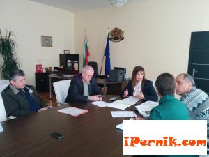 Областният управител проведе среща във   връзка със състоянието на язовир Студена 03_1426332566