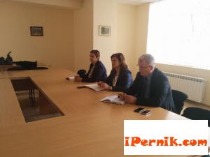 Гражданите на Радомир поставиха своите въпроси пред областната управа 04_1428323605