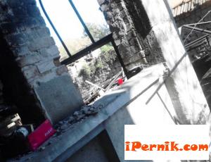 Съседи приютиха семейство след пожар в дома им 04_1429187652