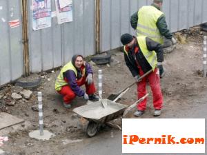 Предлагат стротелни работници без работа през зимата да ремонтират училищата 04_1429771647