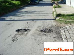Роми разбиха нова улица в Русе с кирки и лопати 04_1429948334