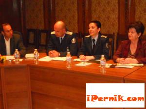Не са пострадали деца при ПТП в пернишко 05_1430740889