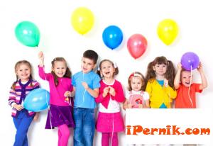 Деца си играят в изоставен басейн 05_1431433028