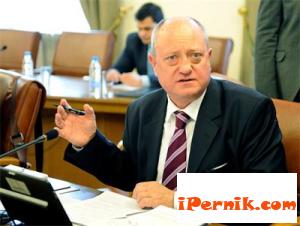 Образователният министър не е успял да заглуши телефоните 05_1432360853