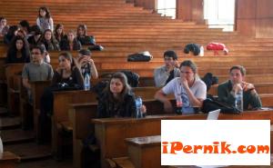 Половината висшисти не работят по специалността си 05_1432977826