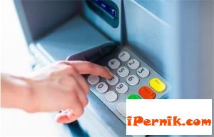 Гърците поставиха рекорд по теглне на пари от сметките си 06_1434444597