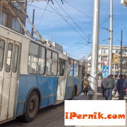 Пак ще се опитват да спасят тролеите в Перник 06_1435049448