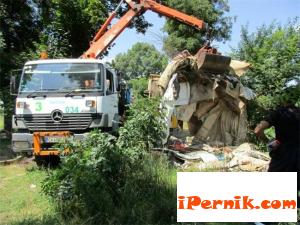 Отново бутнаха незаконни бараки в Малинова долина 07_1435925783