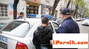 Неизвестен непълнолетен ограби баба, взе й портмонето 07_1438179577