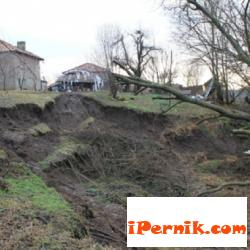 Полиция пази къщите в кв. Рудничар 08_1440136462