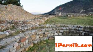 Възстановяват оригиналните стени на крепостта Кракра 08_1440667065