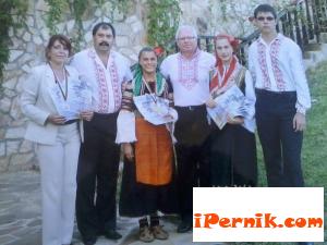 Две 13-годишни момичета от Перник станаха световни шампиони по фолклор 08_1440915828