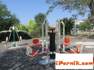 Площадка за стрийт фитнес вече има в Брезник 09_1441353673
