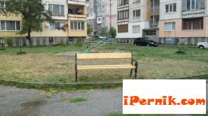 Сложиха нови пейки на детска площадка 09_1441968253