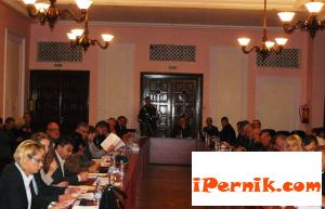 Провеждат извънредна сесия на Общинския съвет в Перник 09_1442902954