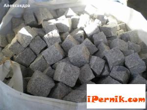 Продават гранитните павета от площада в Перник 09_1442990416